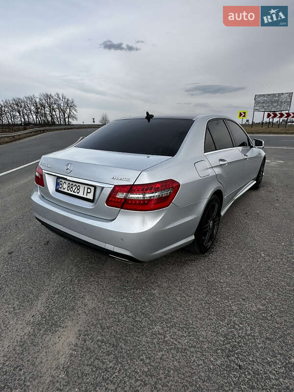 Седан Mercedes-Benz E-Class 2010 в Бучачі