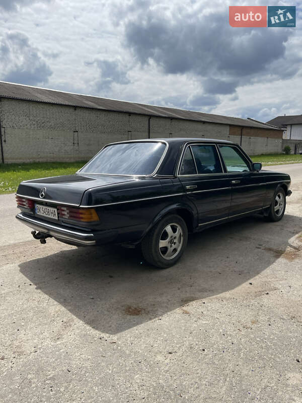 Седан Mercedes-Benz E-Class 1983 в Рівному