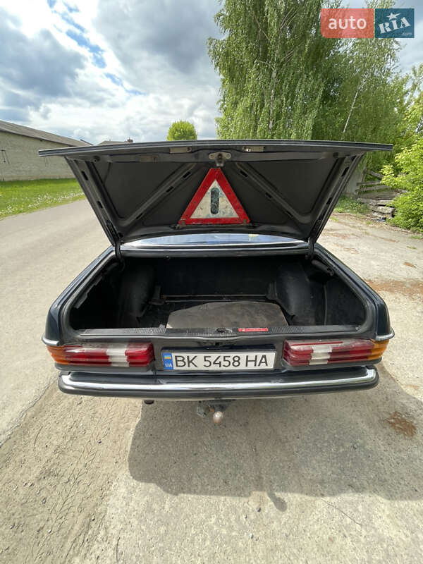 Седан Mercedes-Benz E-Class 1983 в Рівному