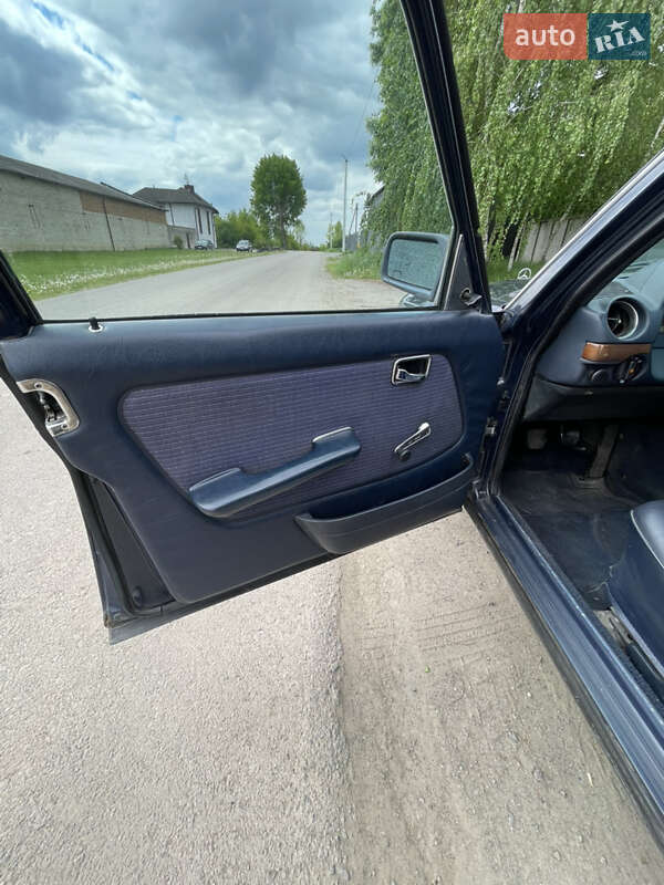 Седан Mercedes-Benz E-Class 1983 в Рівному