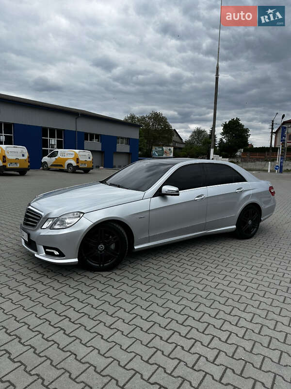 Седан Mercedes-Benz E-Class 2010 в Бучачі