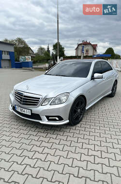 Седан Mercedes-Benz E-Class 2010 в Бучаче