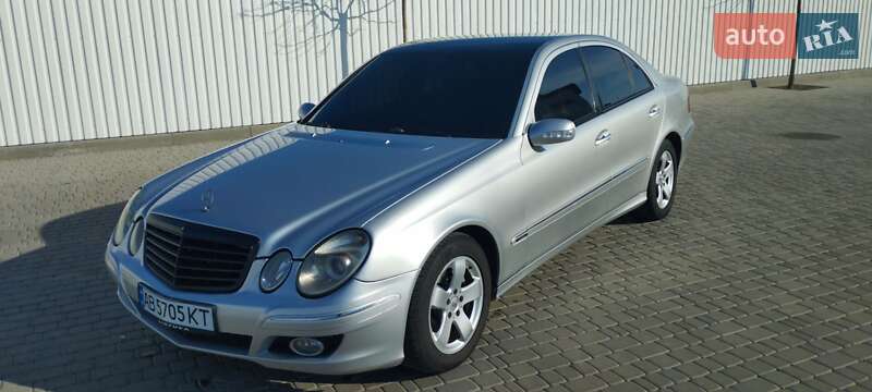 Седан Mercedes-Benz E-Class 2004 в 