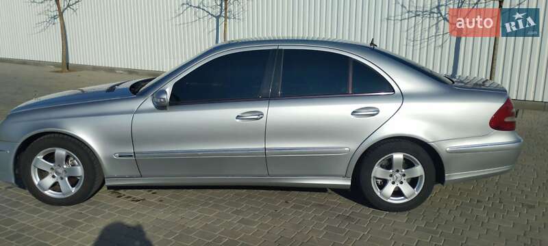 Седан Mercedes-Benz E-Class 2004 в Гайсине