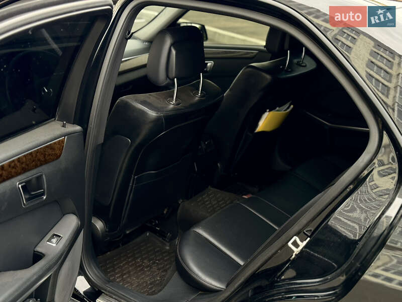 Седан Mercedes-Benz E-Class 2012 в Умані