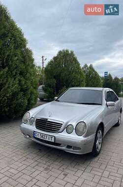 Седан Mercedes-Benz E-Class 2000 в Чернівцях
