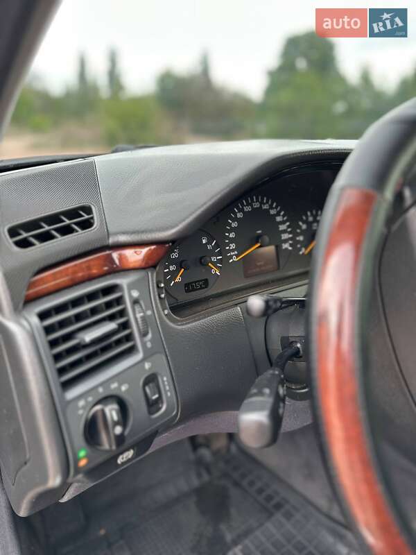 Седан Mercedes-Benz E-Class 1999 в Києві