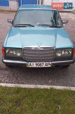 Седан Mercedes-Benz E-Class 1980 в Киеве
