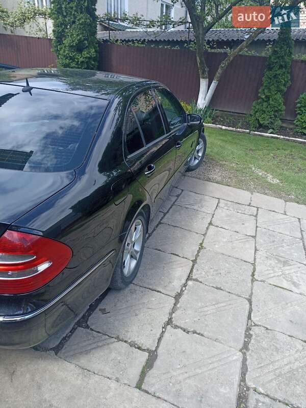 Седан Mercedes-Benz E-Class 2004 в Ивано-Франковске