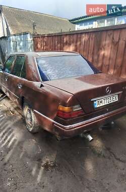 Седан Mercedes-Benz E-Class 1993 в 