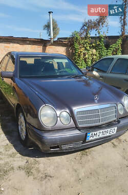 Седан Mercedes-Benz E-Class 1995 в 