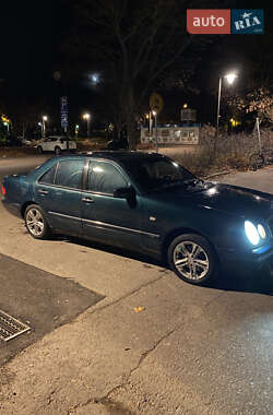 Седан Mercedes-Benz E-Class 1997 в 