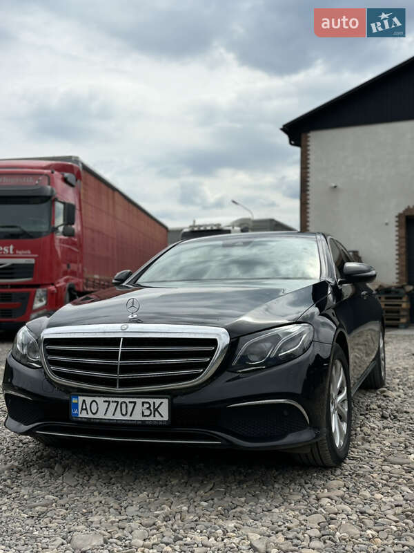 Седан Mercedes-Benz E-Class 2016 в 