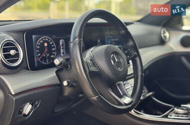 Седан Mercedes-Benz E-Class 2017 в 