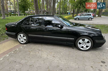 Седан Mercedes-Benz E-Class 2001 в 