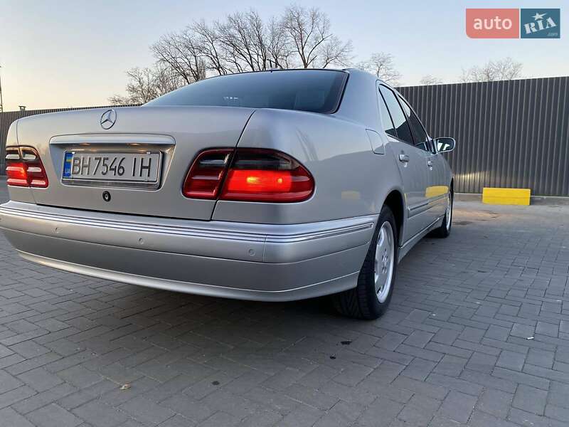 Седан Mercedes-Benz E-Class 2000 в 