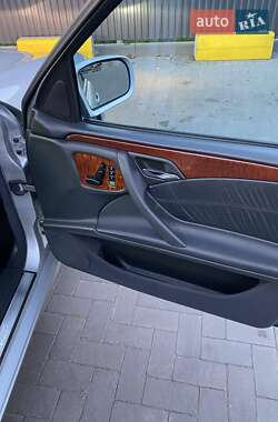 Седан Mercedes-Benz E-Class 2000 в 