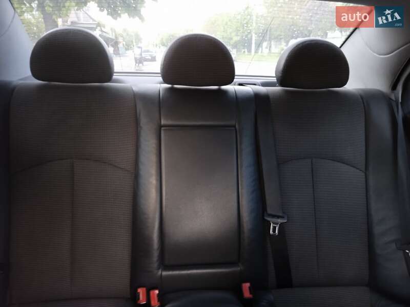 Седан Mercedes-Benz E-Class 2004 в Гайсину