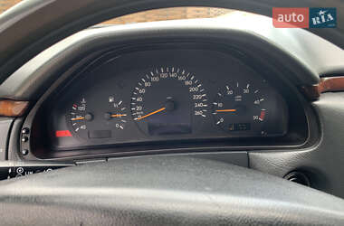 Седан Mercedes-Benz E-Class 2000 в 