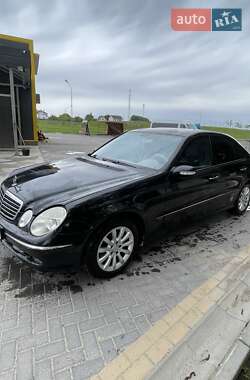 Седан Mercedes-Benz E-Class 2002 в Черновцах