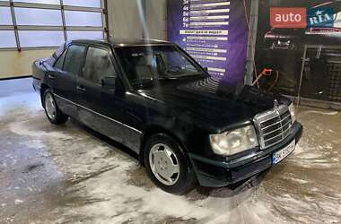 Седан Mercedes-Benz E-Class 1992 в Шептицькому