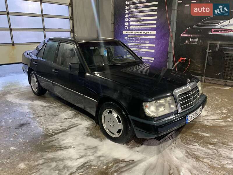 Mercedes-Benz E-Class 1992