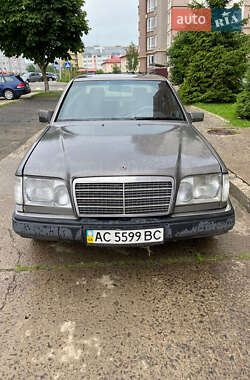 Седан Mercedes-Benz E-Class 1995 в Рівному