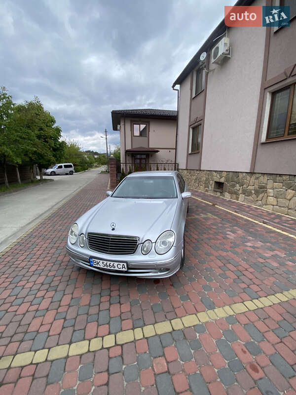 Седан Mercedes-Benz E-Class 2005 в Вараші