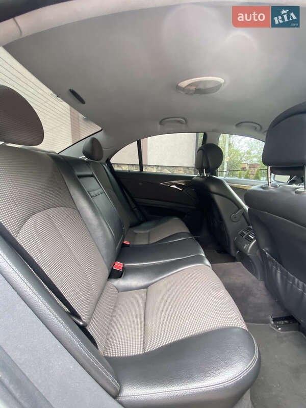 Седан Mercedes-Benz E-Class 2005 в Вараші