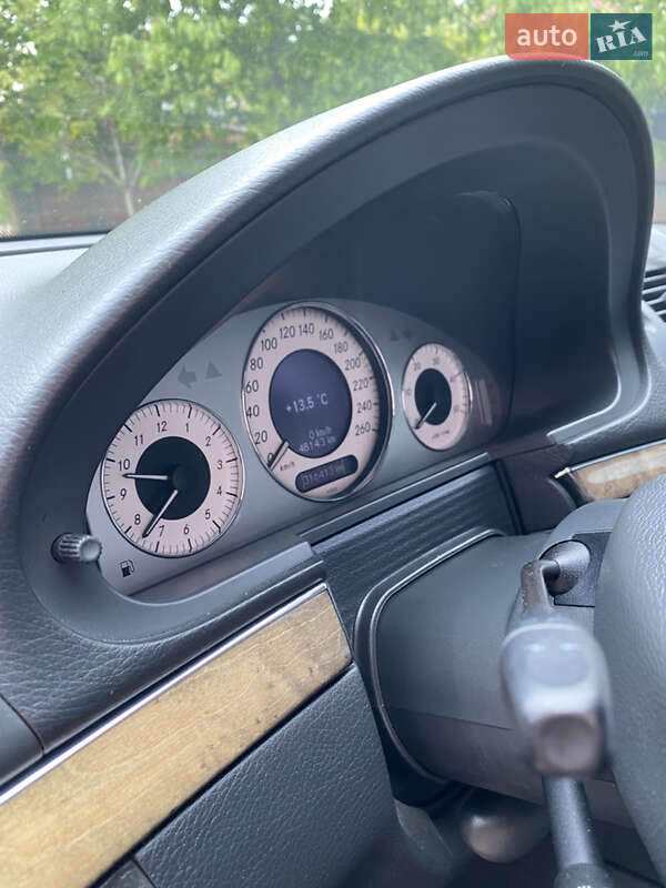 Седан Mercedes-Benz E-Class 2005 в Вараші