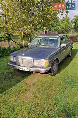 Седан Mercedes-Benz E-Class 1981 в Львові
