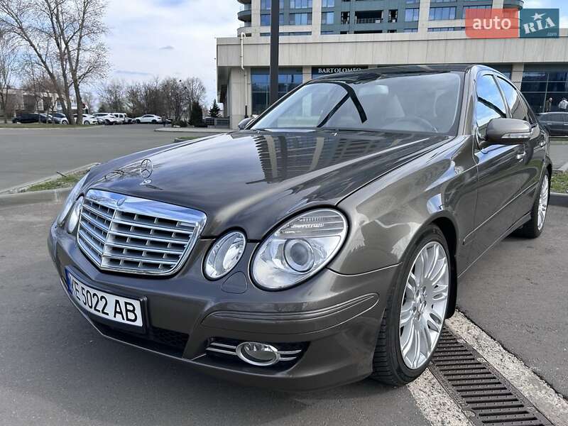 Седан Mercedes-Benz E-Class 2006 в Дніпрі