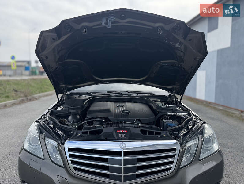 Седан Mercedes-Benz E-Class 2010 в Вінниці