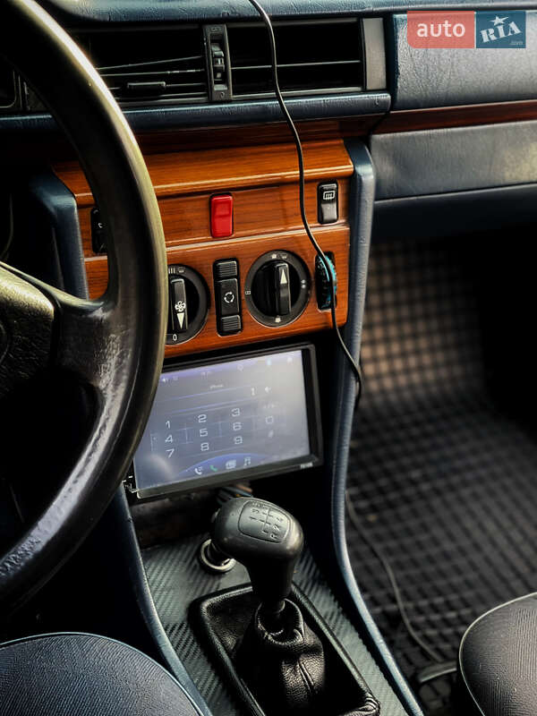 Седан Mercedes-Benz E-Class 1988 в Николаеве