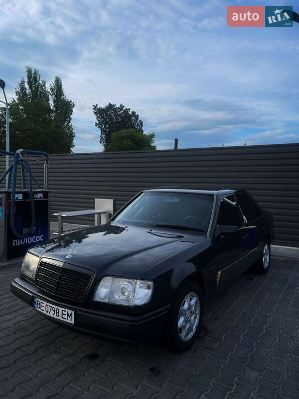 Седан Mercedes-Benz E-Class 1988 в Николаеве