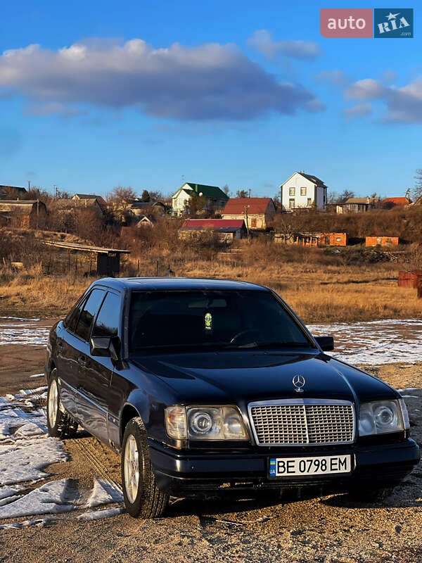 Седан Mercedes-Benz E-Class 1988 в Николаеве