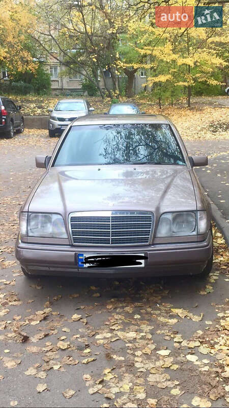 Mercedes-Benz E-Class 1994