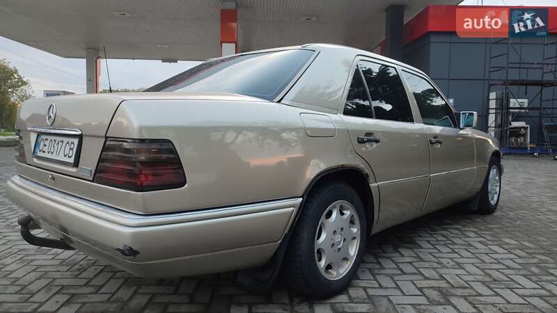 Седан Mercedes-Benz E-Class 1993 в Чернівцях