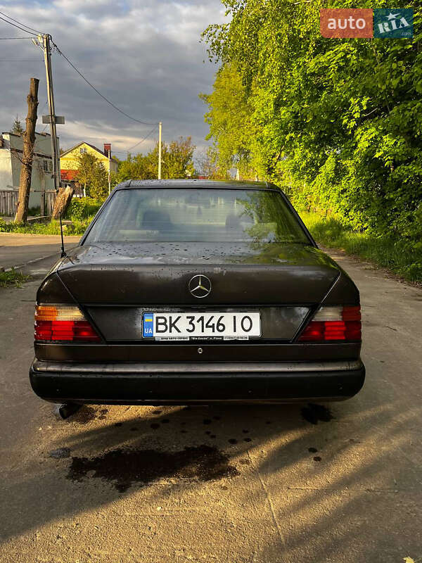 Седан Mercedes-Benz E-Class 1990 в Костопілі
