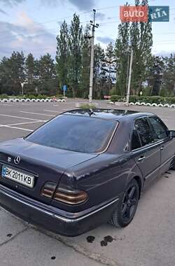 Седан Mercedes-Benz E-Class 2000 в 