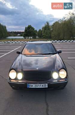 Седан Mercedes-Benz E-Class 2000 в 