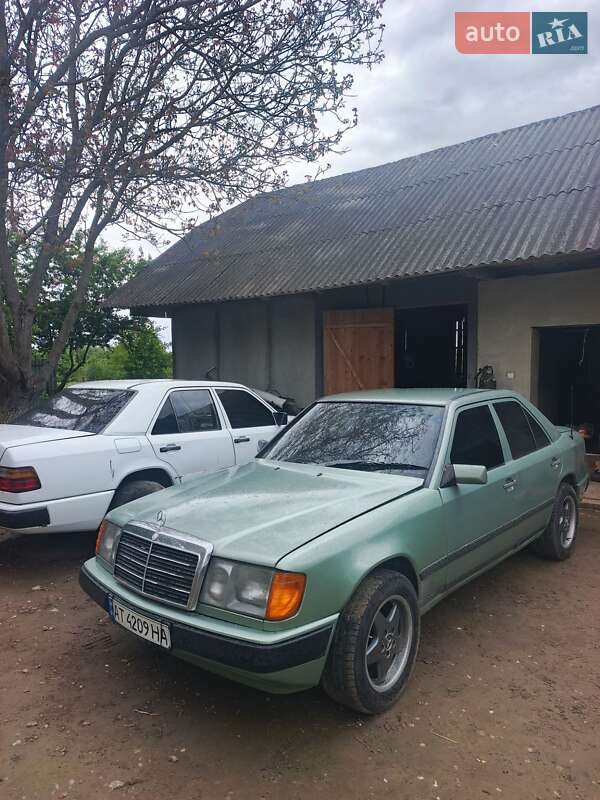 Седан Mercedes-Benz E-Class 1987 в 