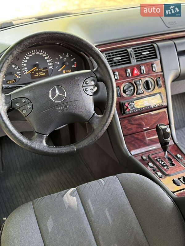 Седан Mercedes-Benz E-Class 2001 в Запоріжжі