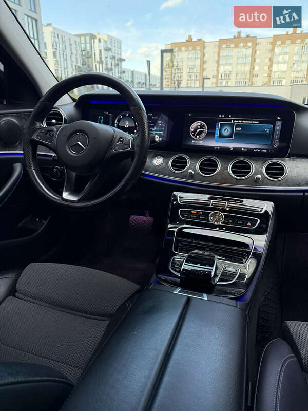 Седан Mercedes-Benz E-Class 2016 в Львове