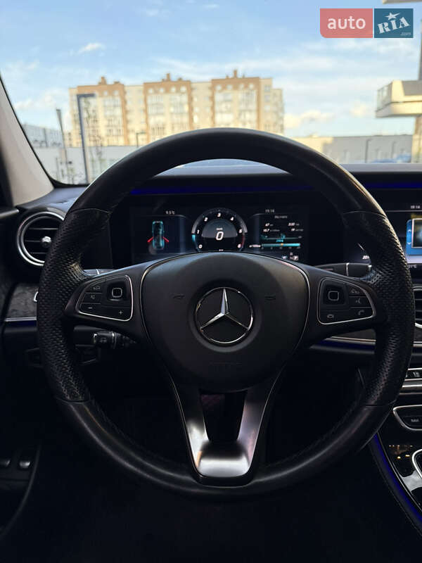Седан Mercedes-Benz E-Class 2016 в Львове