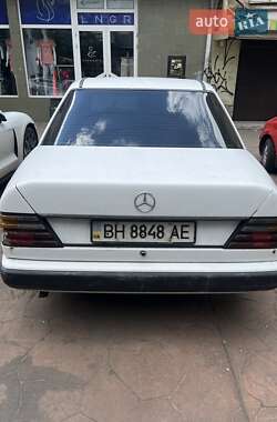 Седан Mercedes-Benz E-Class 1986 в 