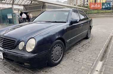 Седан Mercedes-Benz E-Class 2001 в 