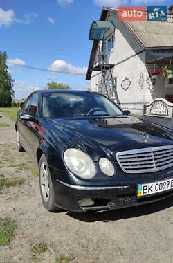 Седан Mercedes-Benz E-Class 2002 в Рокитном