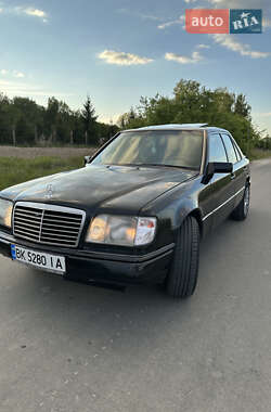 Седан Mercedes-Benz E-Class 1995 в 