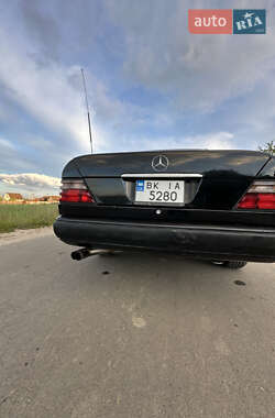 Седан Mercedes-Benz E-Class 1995 в 